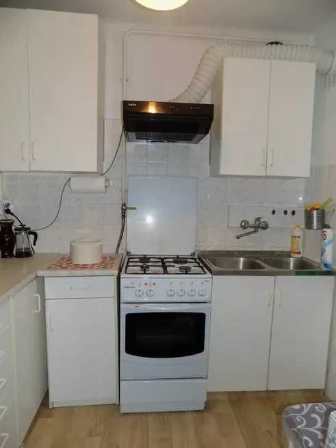 Ścisłe Centrum, al. Jana Pawła II, przy rondzie ONZ, dwie linie metra.