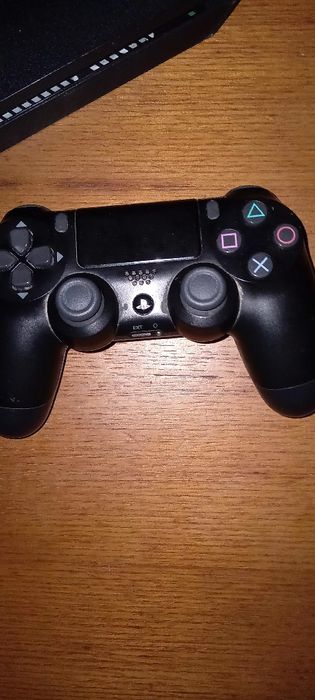 Vendo ps4 e comando original