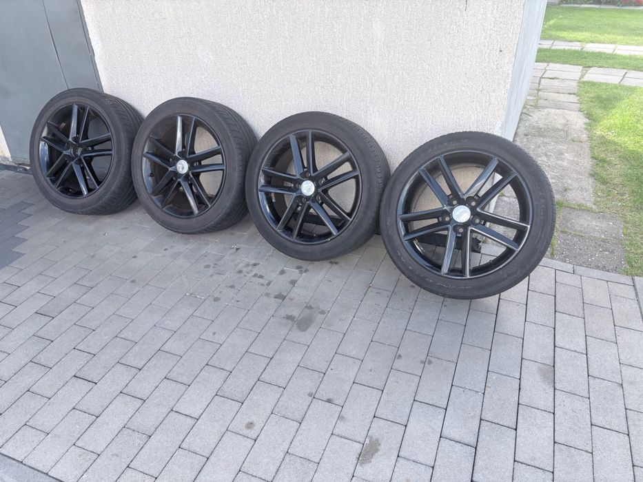 Felgi aluminiowe z oponami letnimi