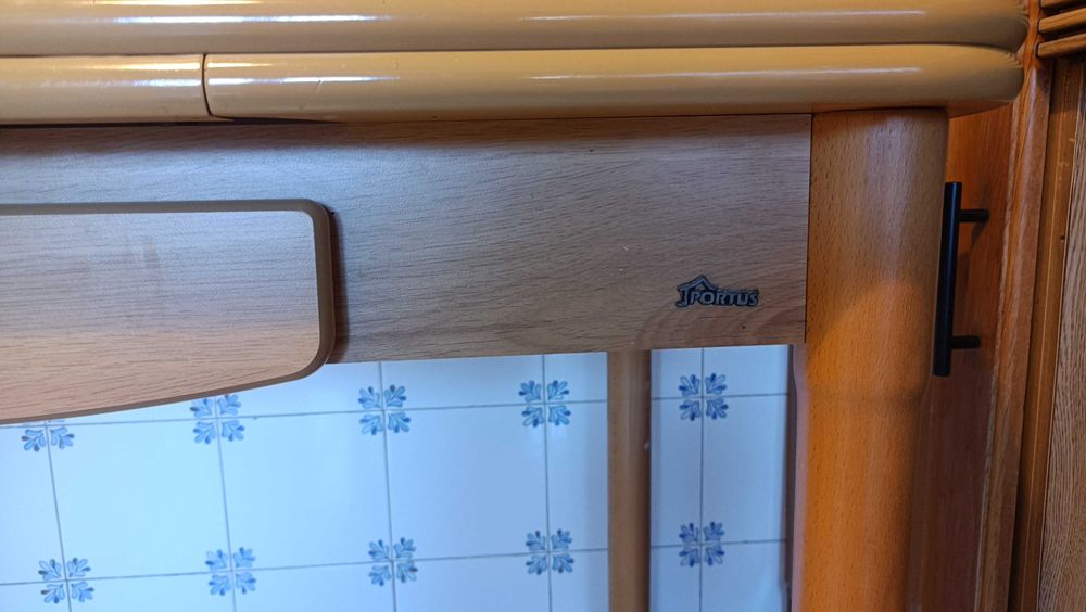 Mesa de refeição extensível da marca Portus