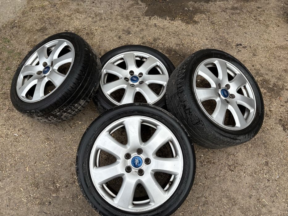 Srzedam alufelgi z oponami 225/45/17 marki ford z wymiennym dekielkiem