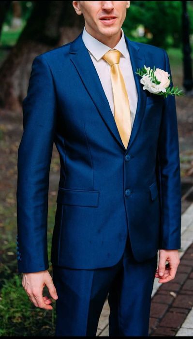 Чоловічий класичний костюм