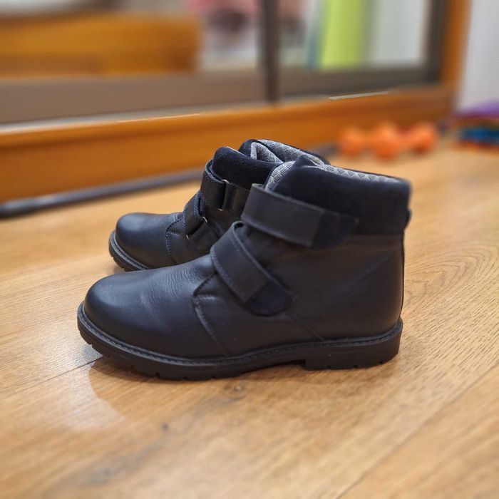 Ботинки новые, кожа на плотном флисе 35р.