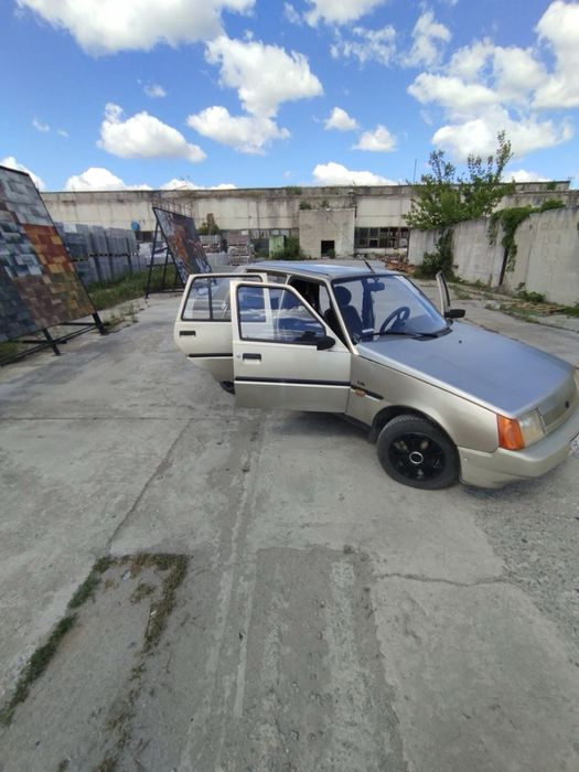 Продам автомобіль Славута