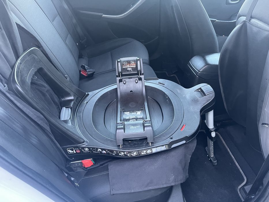 Fotelik samochodowy Britax Römer Dualfix i-Size 360° z bazą ISOFIX + mata GRATIS