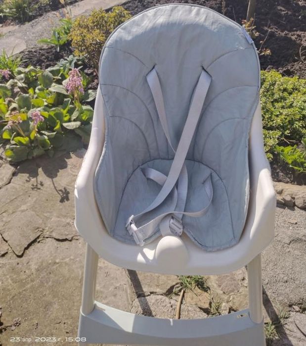 Стілець для годування