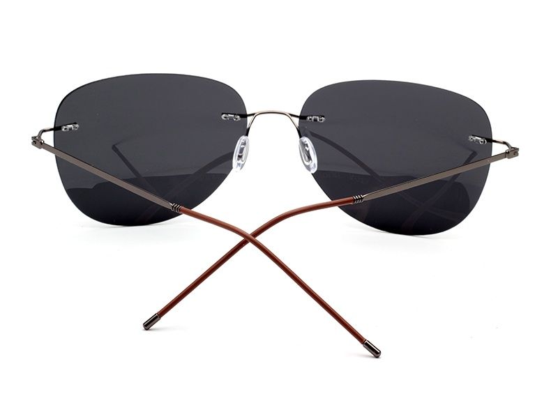 Очки в титановой оправе