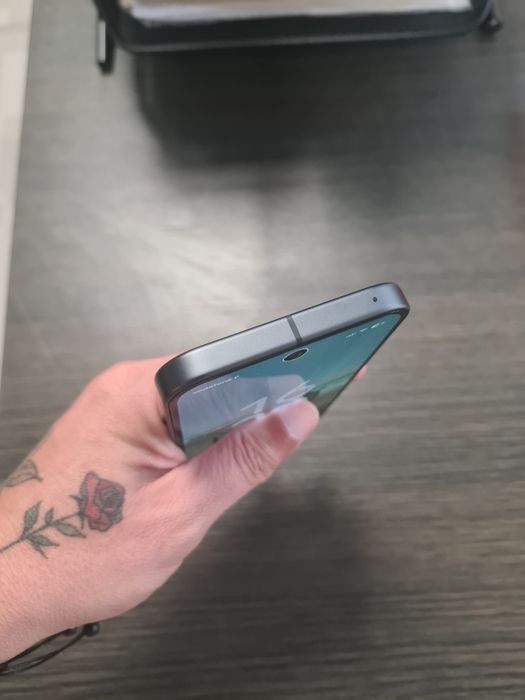 Google Pixel 9 (6.3" - 128 GB - Obsidian