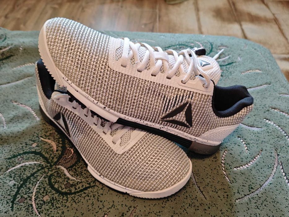Кроссовки Reebok (оригинал) фирменные размер-39 стелька-25,5 см.