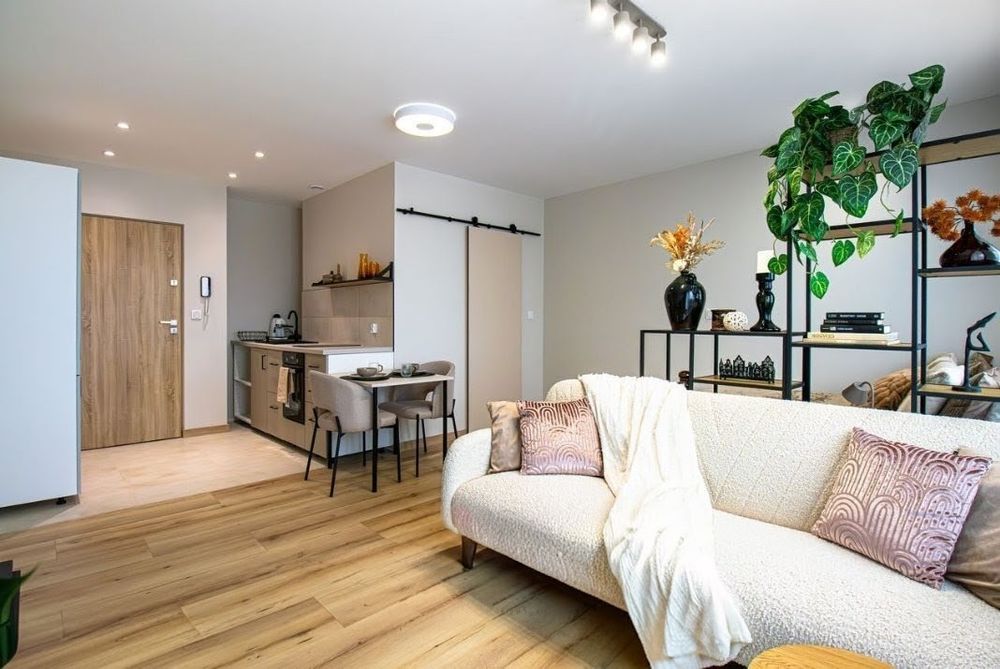 Kawalerka po generalnym remoncie (wszystko nowe)+piwnica --29,3 m2