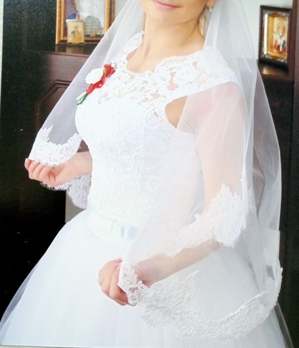 Біле весільне плаття .В дуже хорошому стані.Ціна 3500грн.