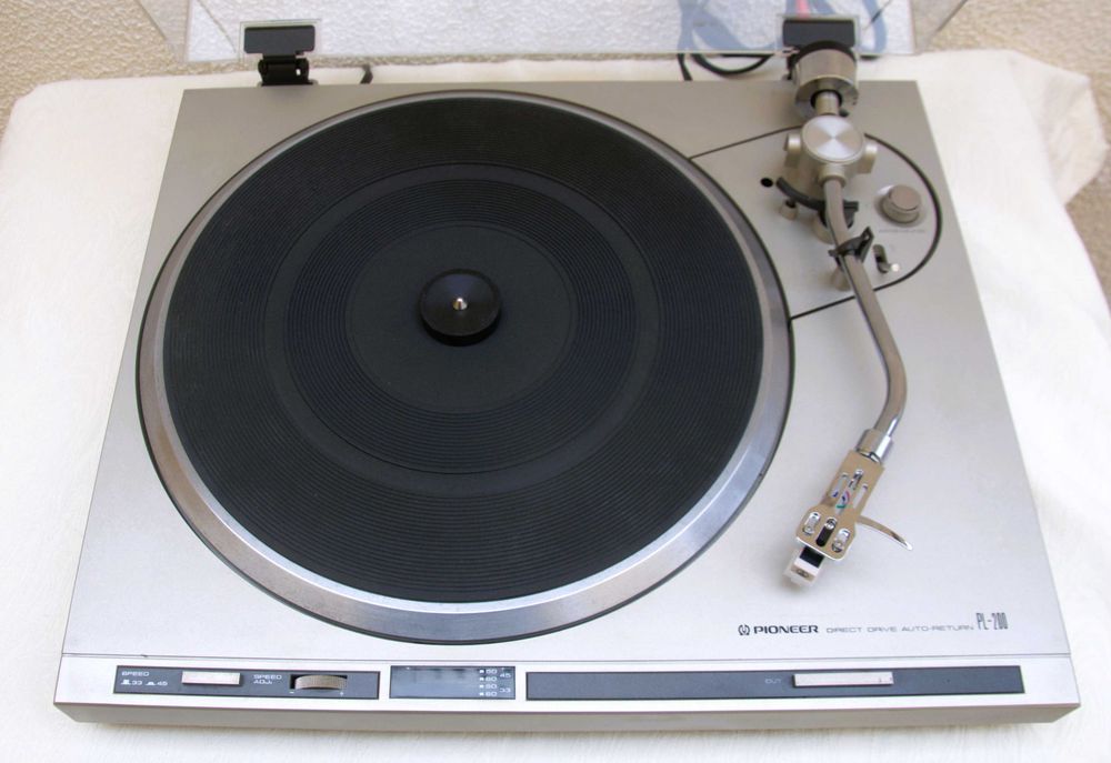 Gira Discos Pioneer PL 200