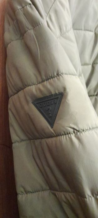 Casaco Kispo da Guess com oferta