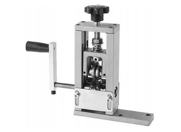 Верстат для зняття ізоляції з кабелю пристрій для очищення дротів