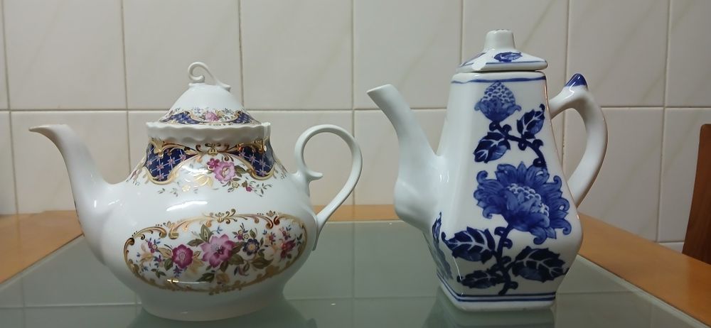 Bules de chá em porcelana