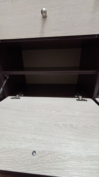 Шафа в прихожу з дзеркалом