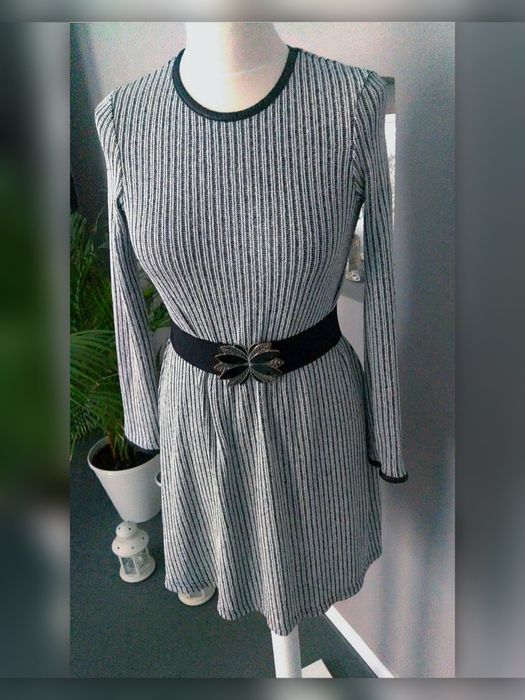 Sukienka tunika sweterkowa prążkowana