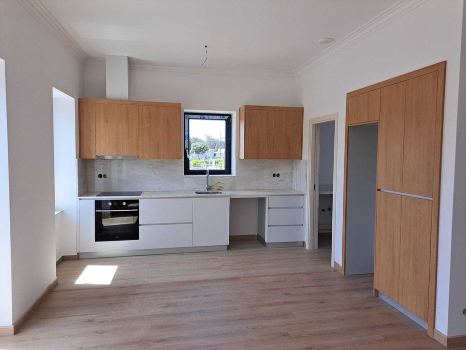 Apartamentos T3 novos com garagem individual em moradia de 2 pisos