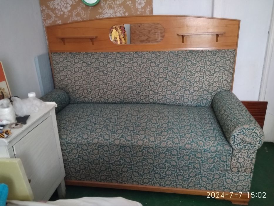Диван старинный  раритетный качественный