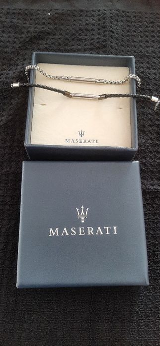 Duas Polceiras maserati homem