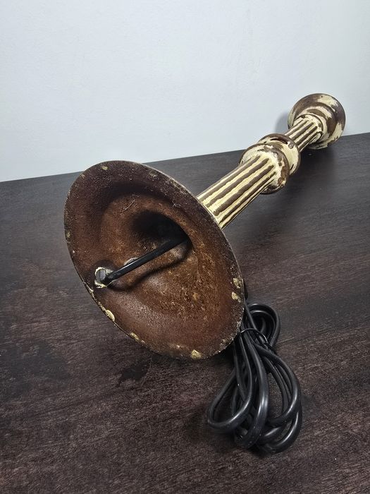 candeeiro de mesa candeeiro de mesa com um aspeto envelhecido ou rústi