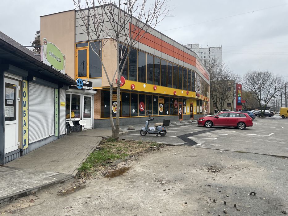 Оренда магазину, 30 м. Зупинка, фасад, Парковка.