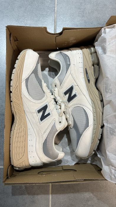 Кросівки New Balance 2002R