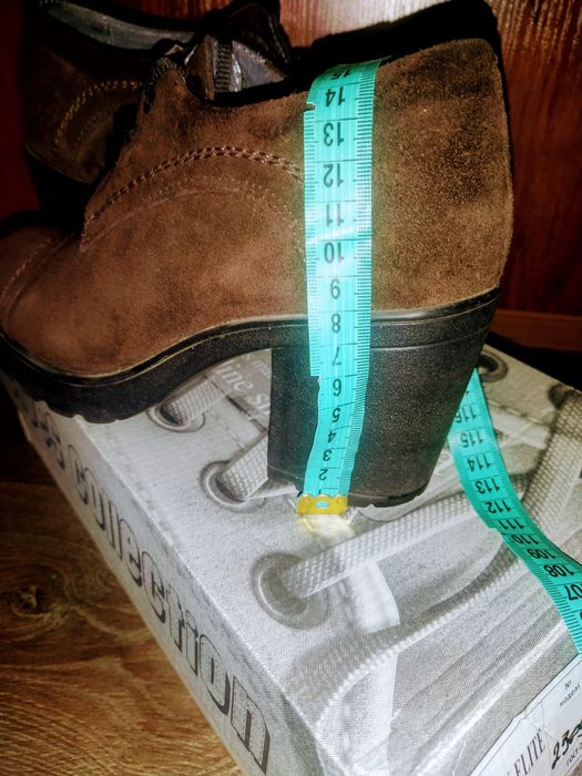 Жіночі туфлі броги замшеві