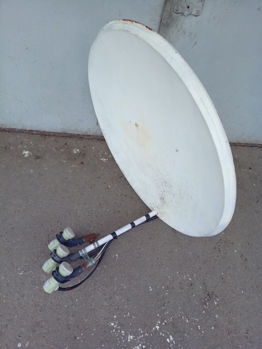 Комплект спутникового телевидения.