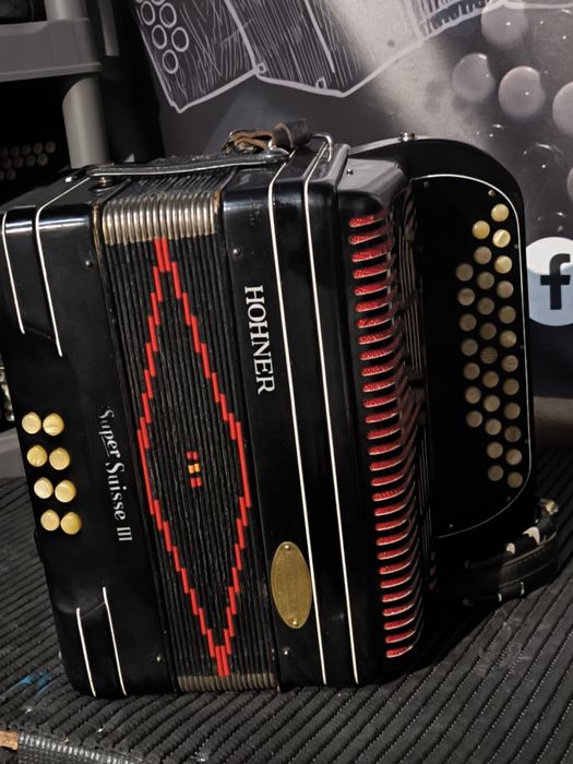 Vendo concertina hohner toda restaurada em lá Sustenido