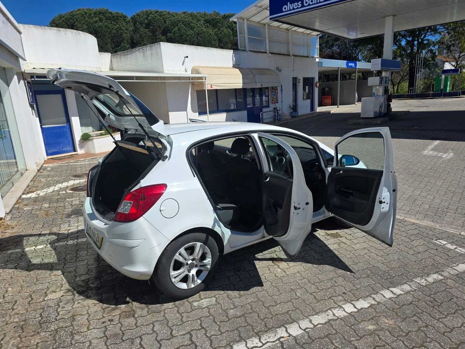Opel Corsa 1.3 CDTI – 5 portas – 2013 – Revisão completa feita agora