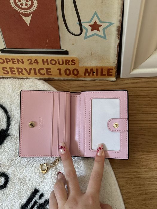 carteira coach bege e rosa