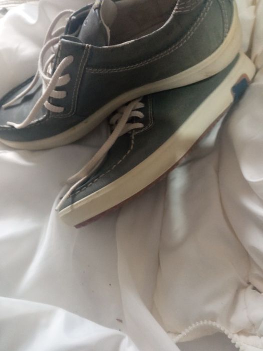 Продам кросівки ECCO