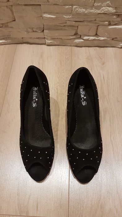 Czarne szpilki z odkrytymi palcami rozm. 39