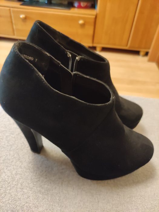 Buty na obcasie New Look 40