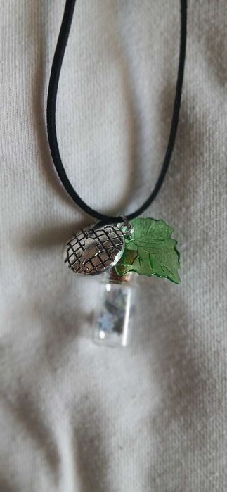 Colares misticos feitos à mão, pensados para amantes de natureza e magia.