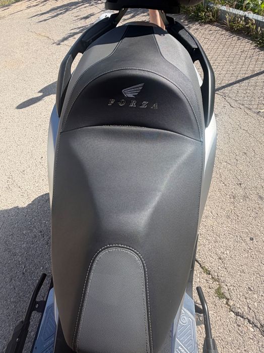 Honda Forza 125cc com vários acessórios extra+top case espaçoso