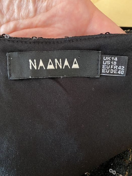 Czarna cekinowa sukienka Naanaa 40
