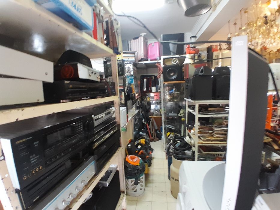 Alugo loja  mem- martins 2000€ mes