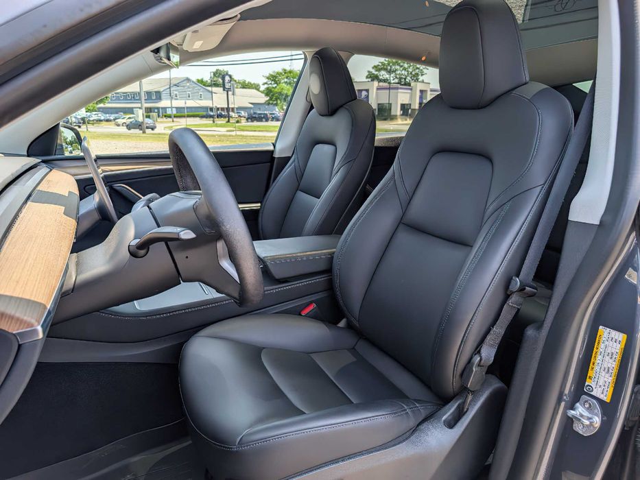 Tesla Model Y      2021