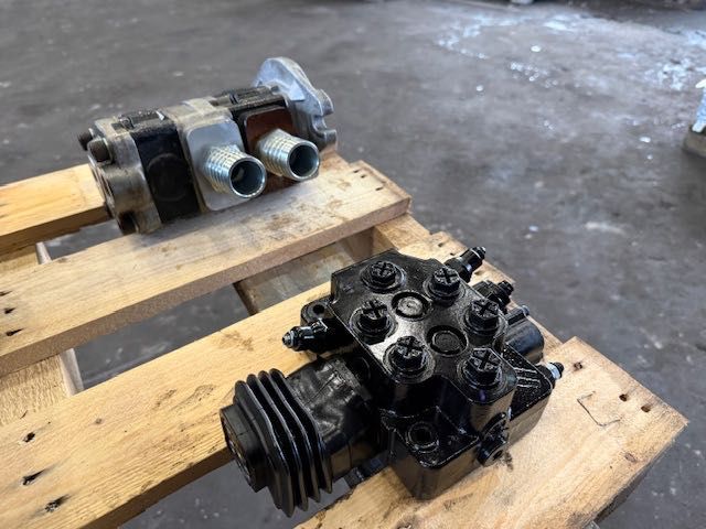 POMPA hydrauliczna z rozdzielaczem do wiertnicy