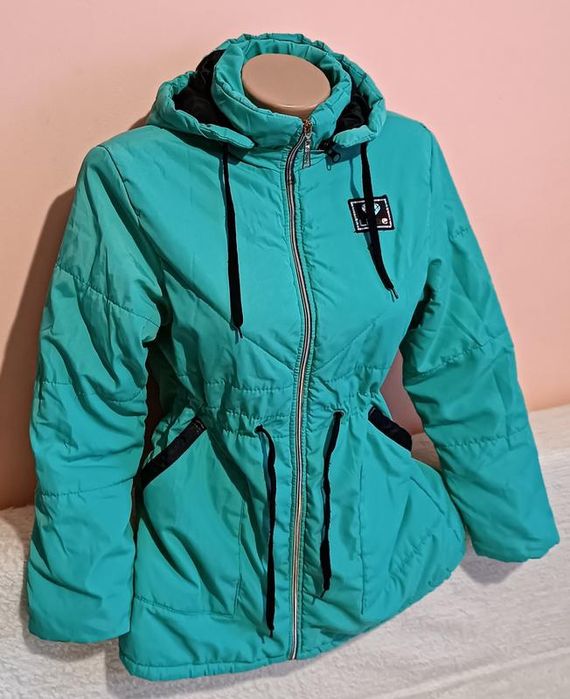 Дуже гарна куртка з капюшоном та карманами на 10-16 р.