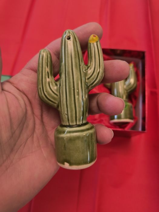 Pimenteiro e Saleiro em porcelana