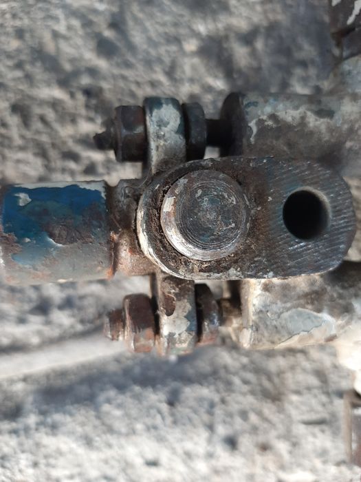 Rozdzielacz hydrauliczny do prasy łożysk