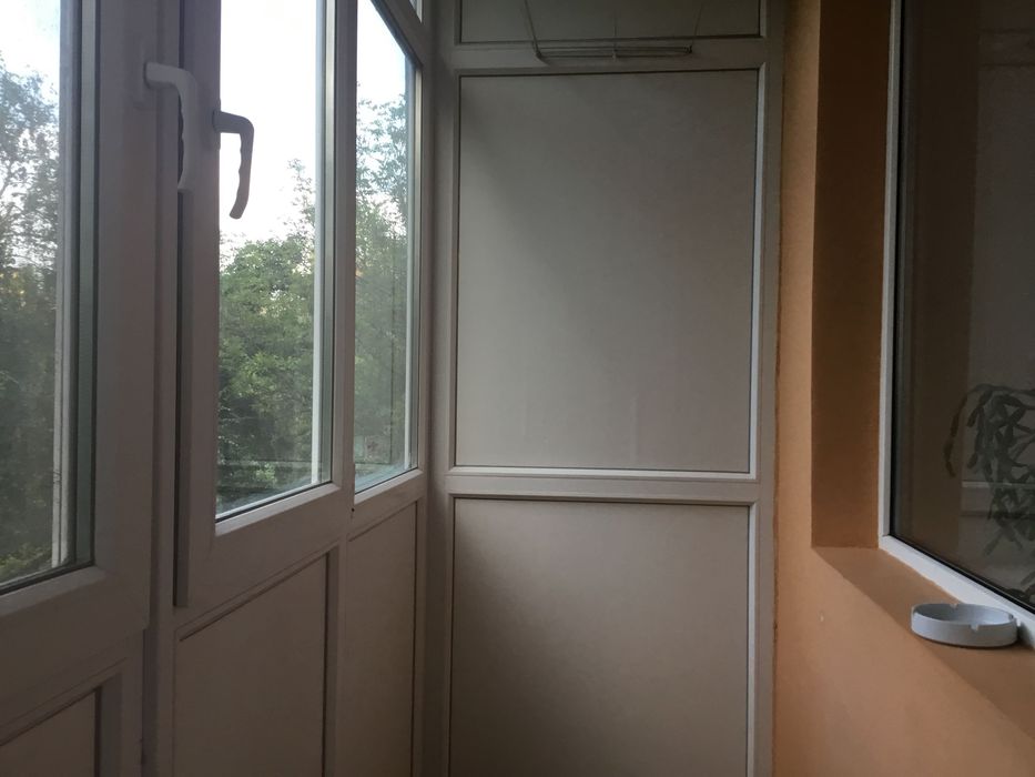 Посуточно 1 ком.квартиру. 2 + 1 спальн. мест.. .Центр. г.Каменское.