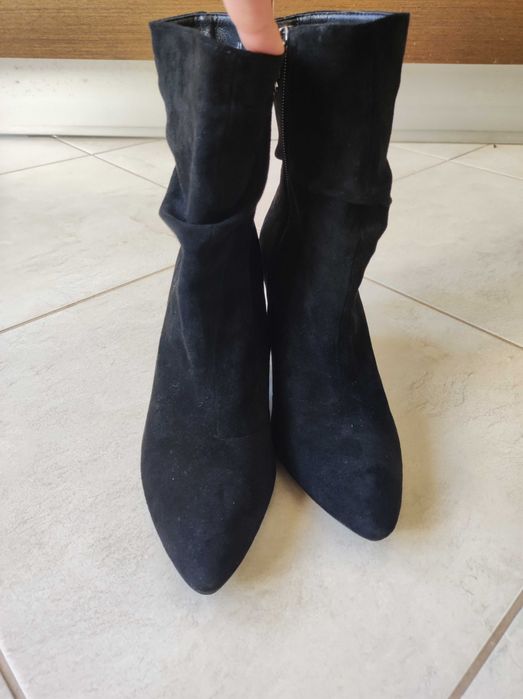 Botins em camurça pretos Xti
