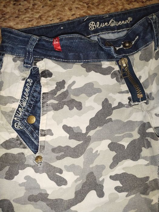 Джинси на низькій посадці з великими карманами