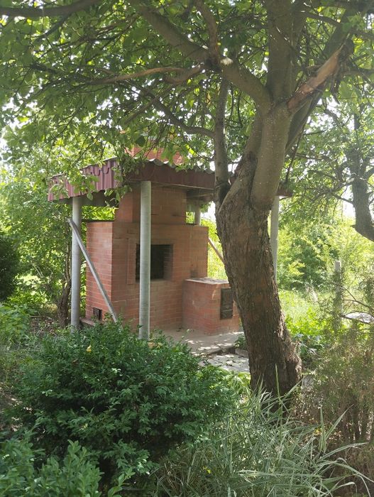 Продам в тихом красивом месте Нововодолажском района  дом  с ставком