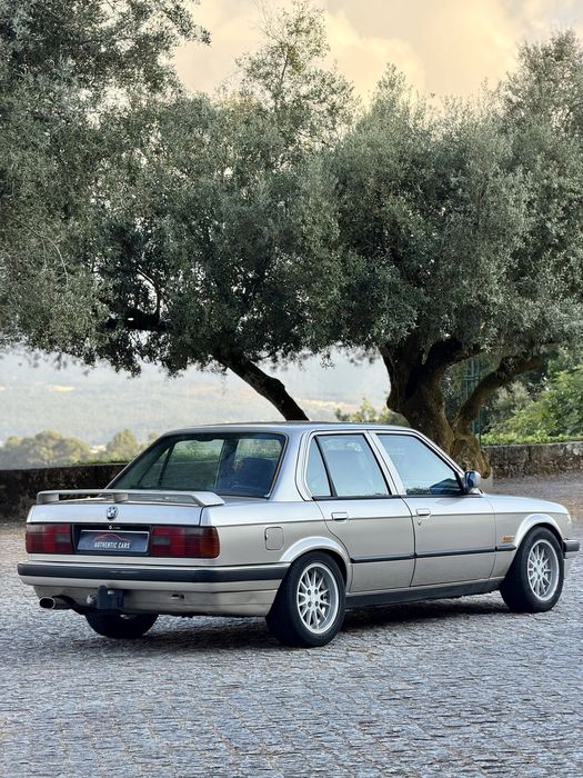 BMW E30 324TD Clássico