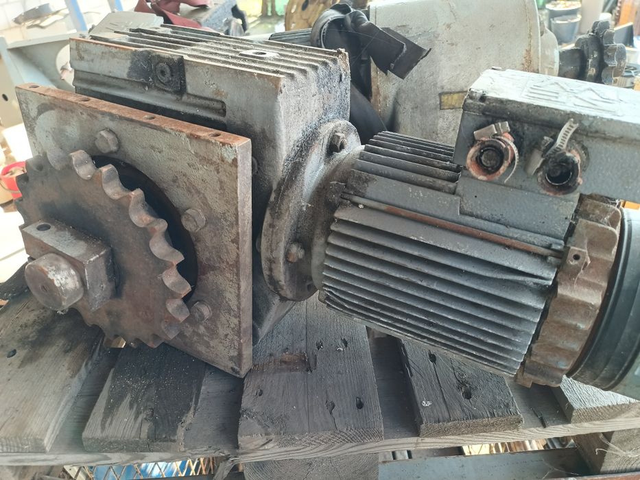 Motoreduktor 2,2kW 56obr lub 14obr dwubiegowy